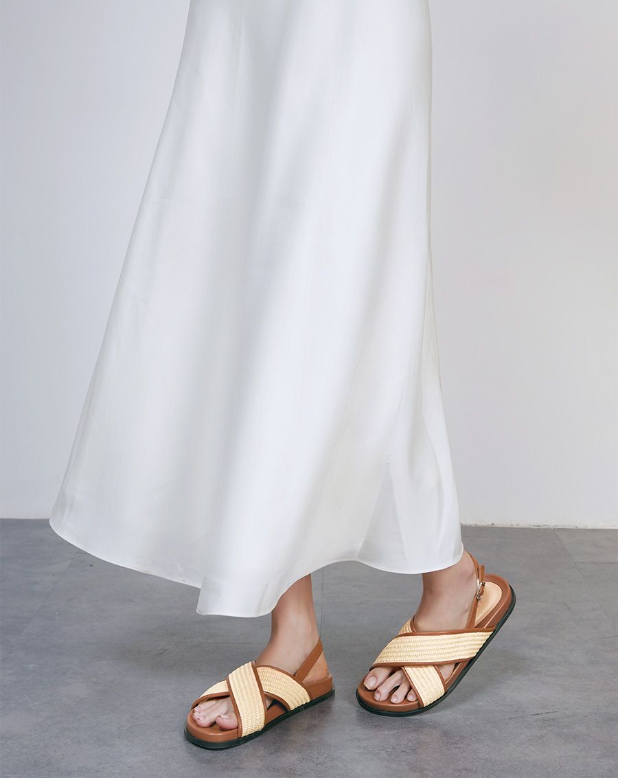 Giày Sandal Quai Chéo Phối Liệu Đan Lát