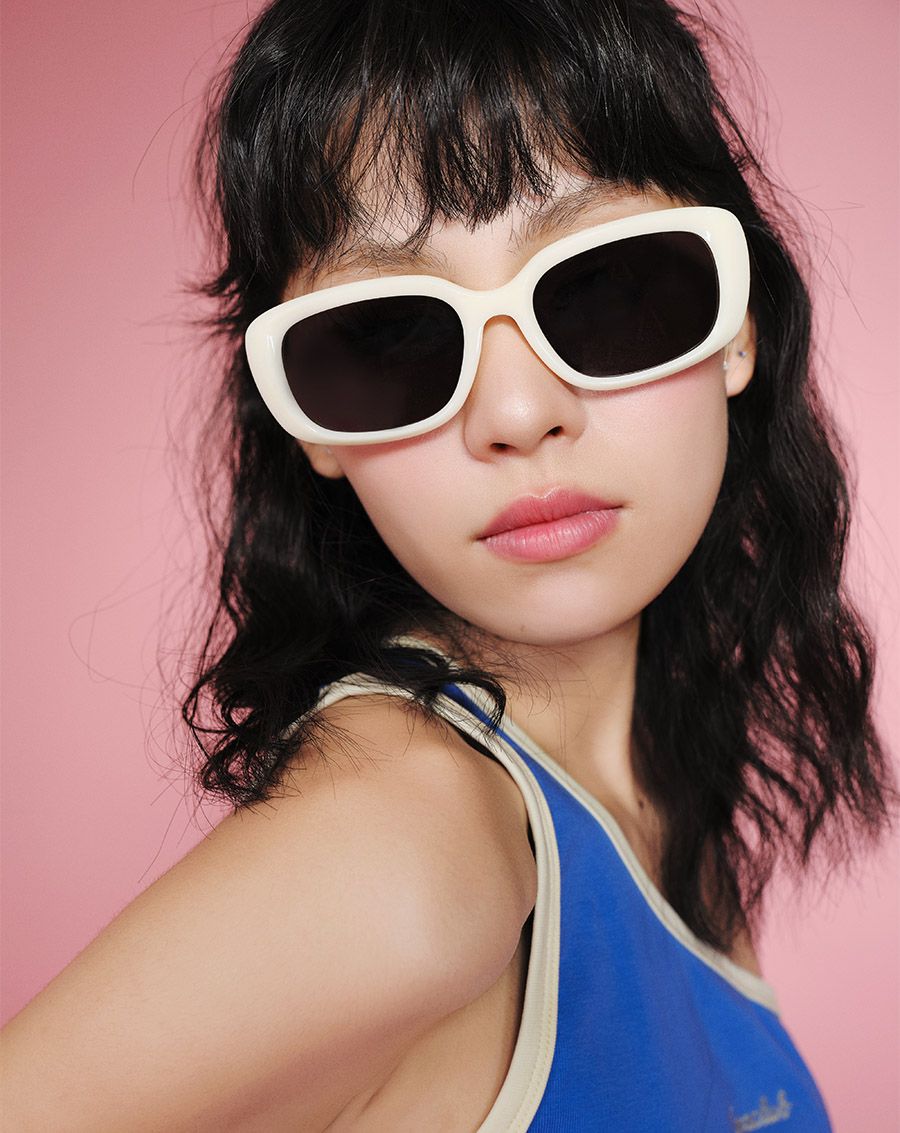 Mắt Kính Gọng Vuông